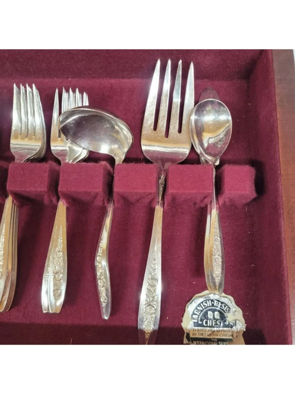 Wm Rogers Son Primrose 53 Pc IS Flatware SilverPlate 1950s In Wooden Chest
